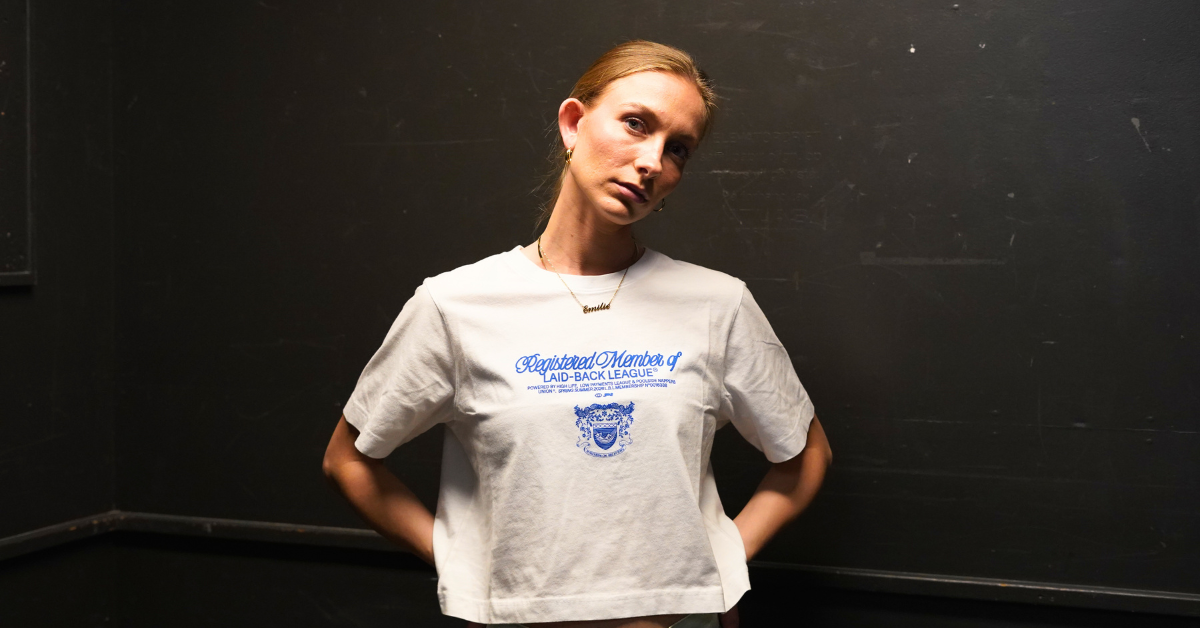Outfit 023 Womens – Edwin W' Laid-Back League T-Shirt, W' Lexie Pant og Karhu Fusion 2.0 Foggy Dew Turbulence
