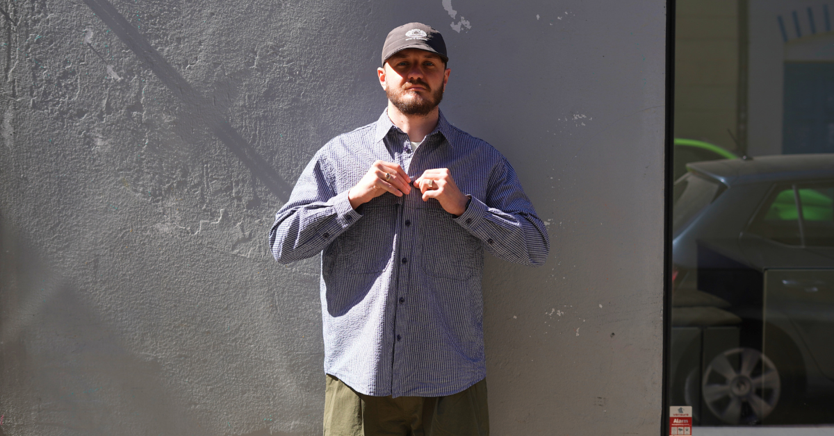 Outfit 016 – Kappy Stripe Pocket Work Shirt, Two Tuck Wide Pants, Ripstop Sunshine Cap og Astorflex Montflex