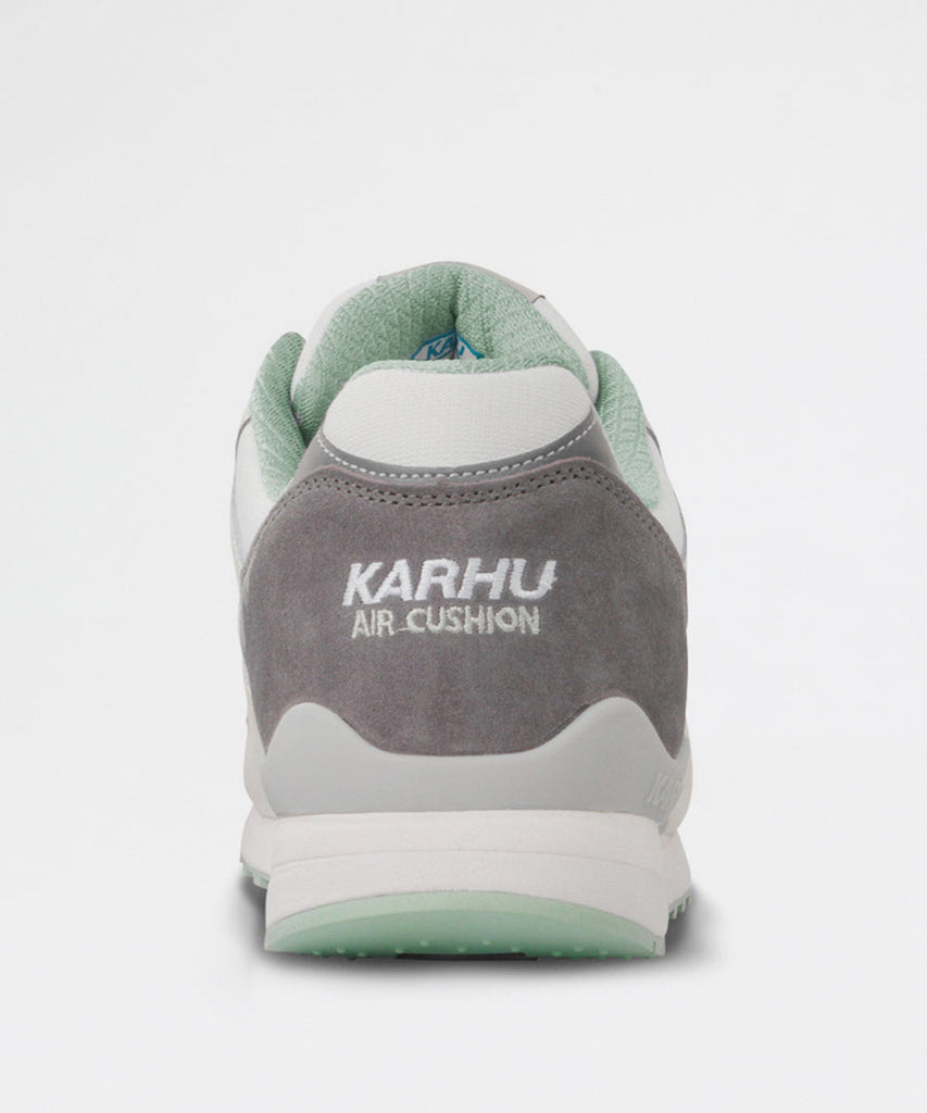 Karhu Synchron Classic Snow White Pureed Pumpkin sneakers