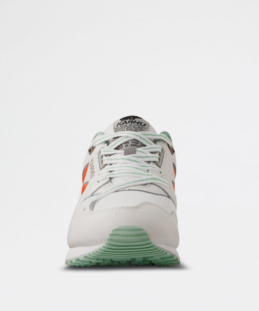 Karhu Synchron Classic Snow White Pureed Pumpkin sneakers