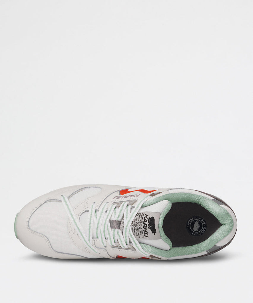 Karhu Synchron Classic Snow White Pureed Pumpkin sneakers
