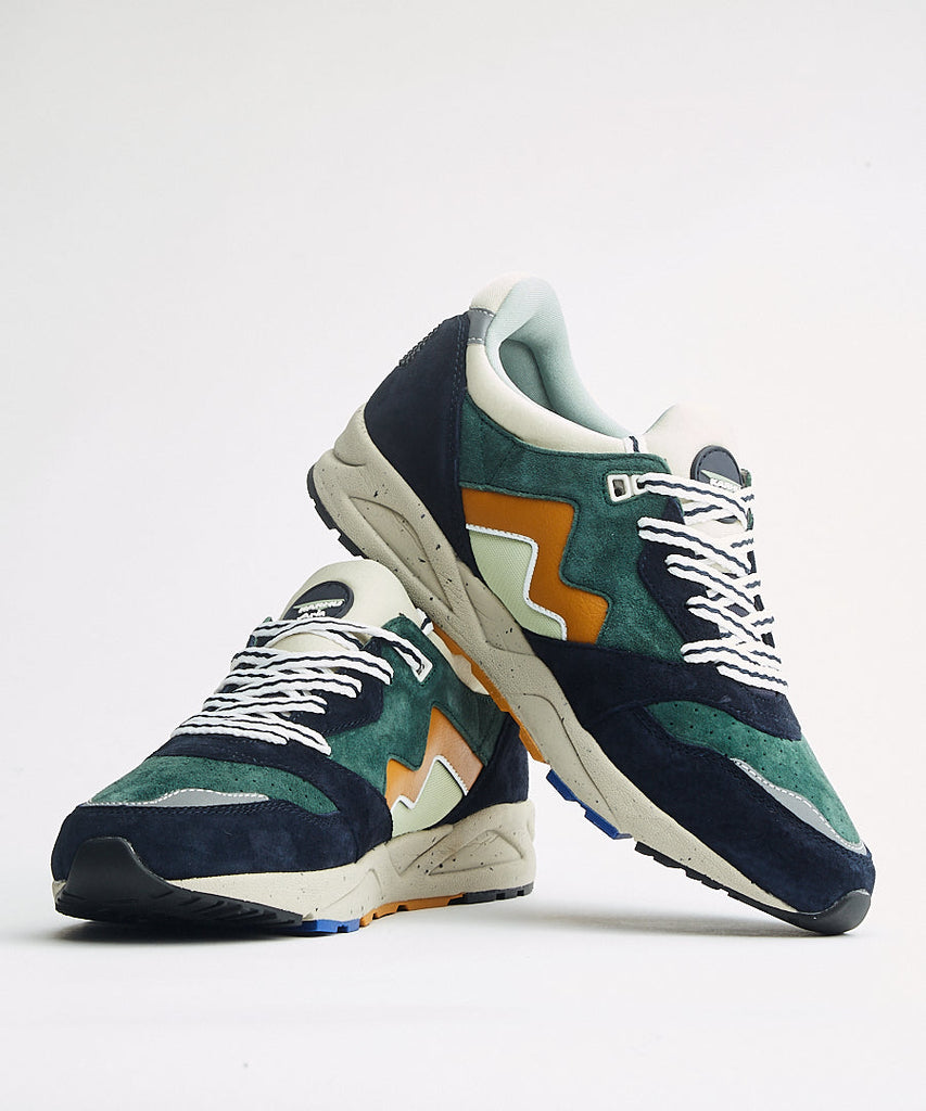 Karhu Aria Night Sky June Bug sneakers