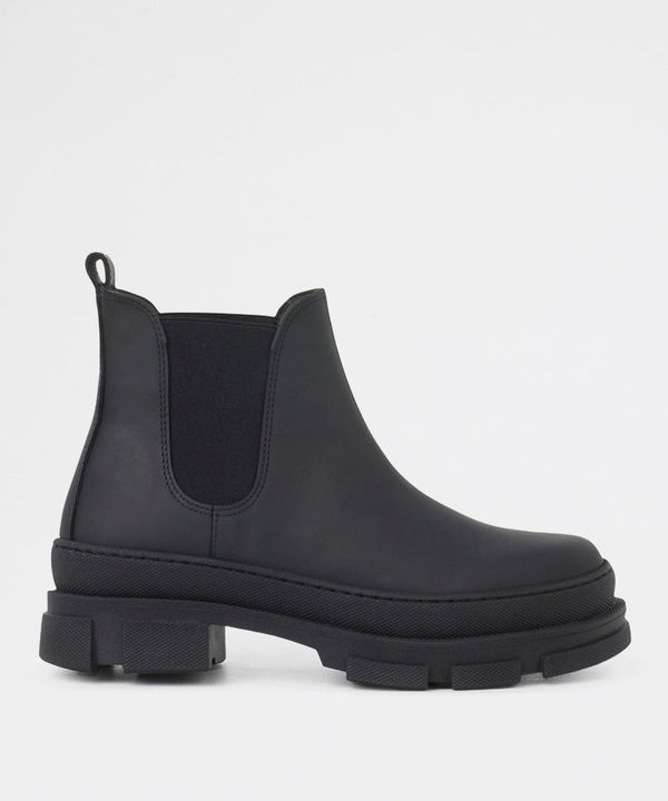 Irean Chelsea Black Rubberised Leather-Garment Project-Packyard DK
