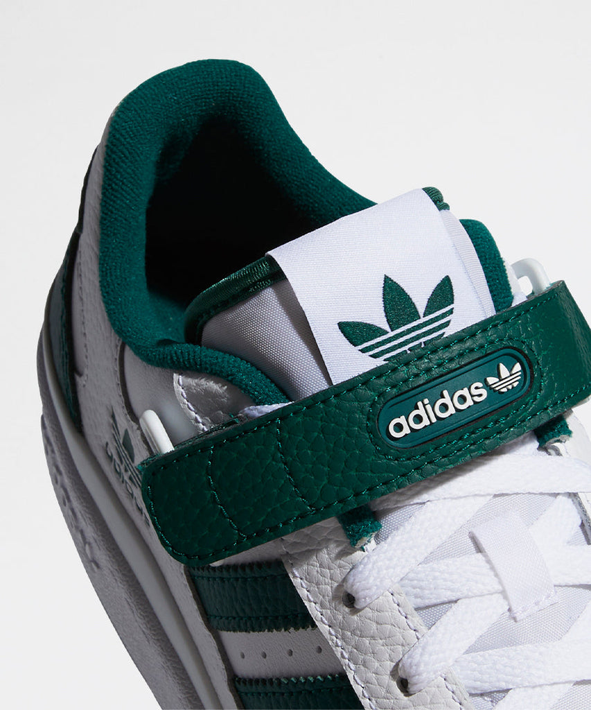 adidas Originals Forum Low sneakers in white and collegiate green